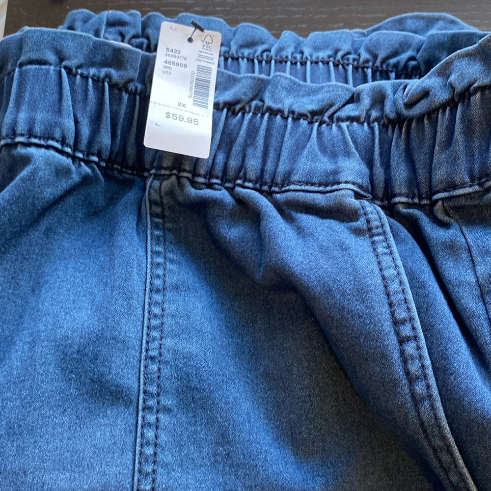 DC Jean Short NWTs Sz 16